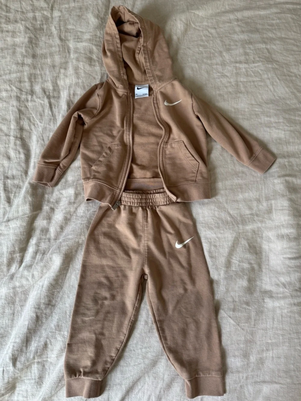 Nike Beige Two Piece Set for Babies (Size 18M) - Picture 5 of 6